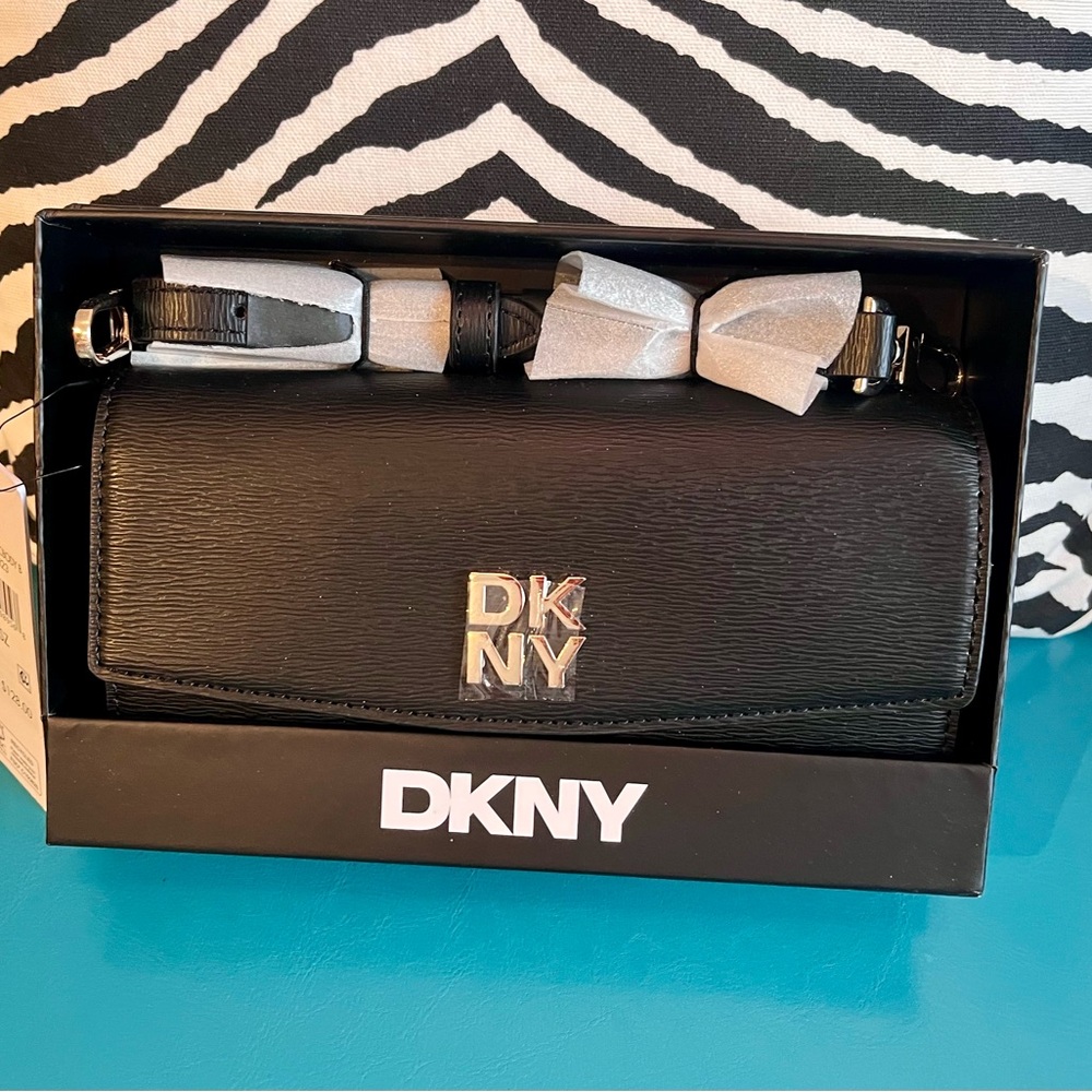 WOMAN’s DKNY Black Leather-Textured Crossbody Wallet with Silver Logo😎⭐️